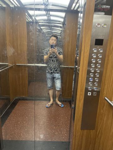 Bạn Nam Nguyến tất Ly dị 33 tuổi Tìm bạn tâm sự ở Long Biên, Hà Nội